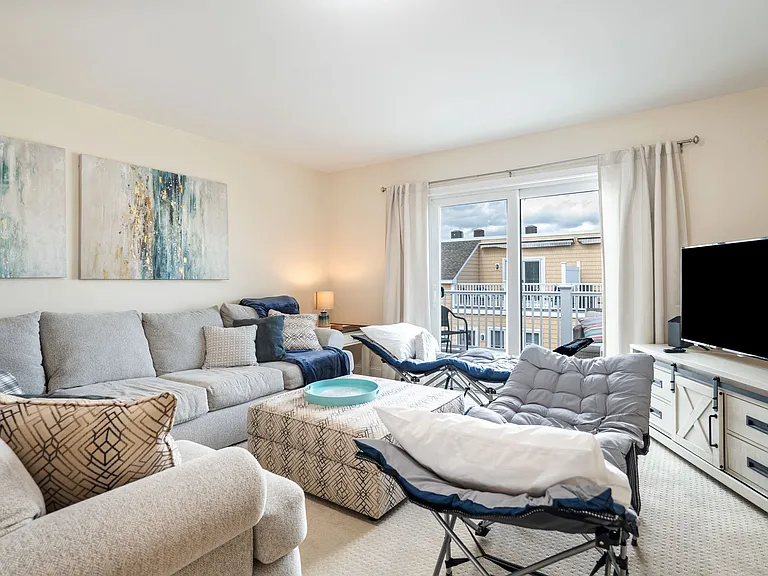 128 Ashworth Ave #307 — Photo 28