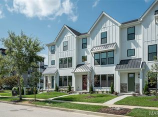 8975 Eager Rd, Saint Louis, MO 63144