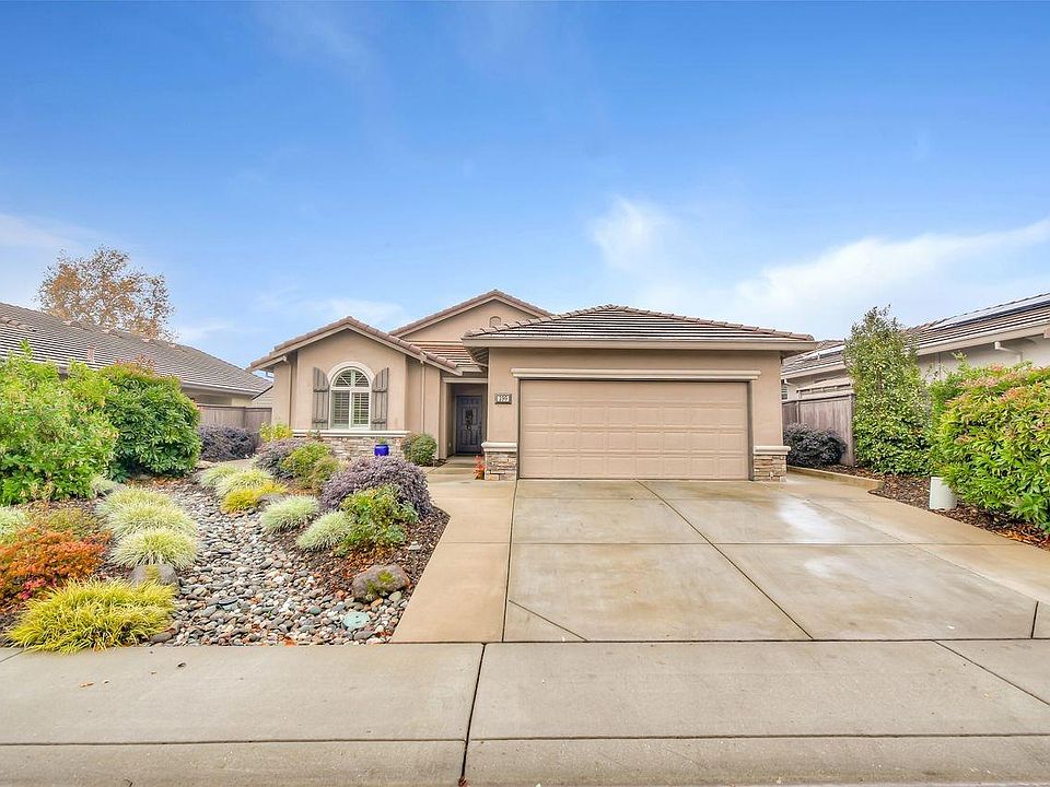 2nd image of 399 Castle Oaks Dr