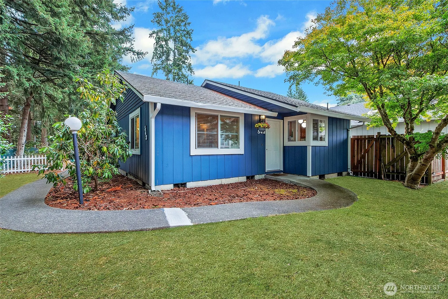 543 Malibu Drive SE photo 1