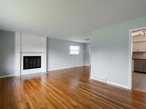 3rd image of 1080 Brentford Dr
