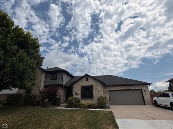 2225 Marina Ct, Greenwood, IN 46143