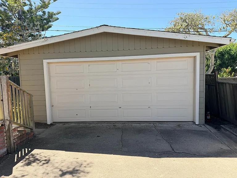 960 Forest Ave — Photo 48