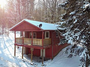 829 Cotton Rd, Lyndonville, VT 05851