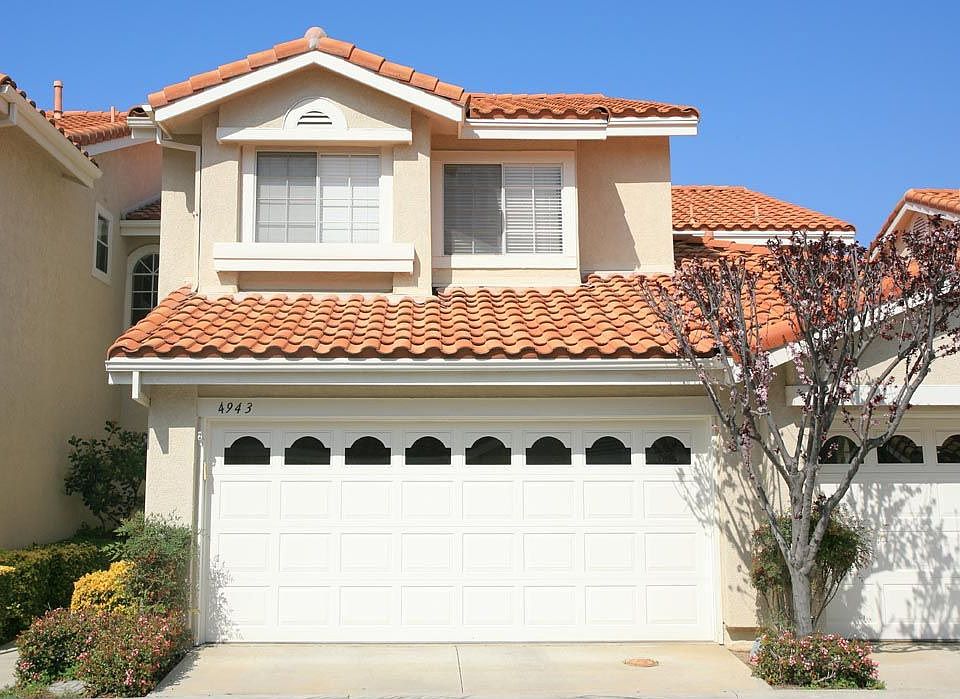  Front of Townhouse
