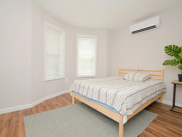 23 Warwick St #3 — Photo 9