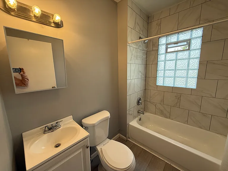 2748 Harris Ave #4 — Photo 7