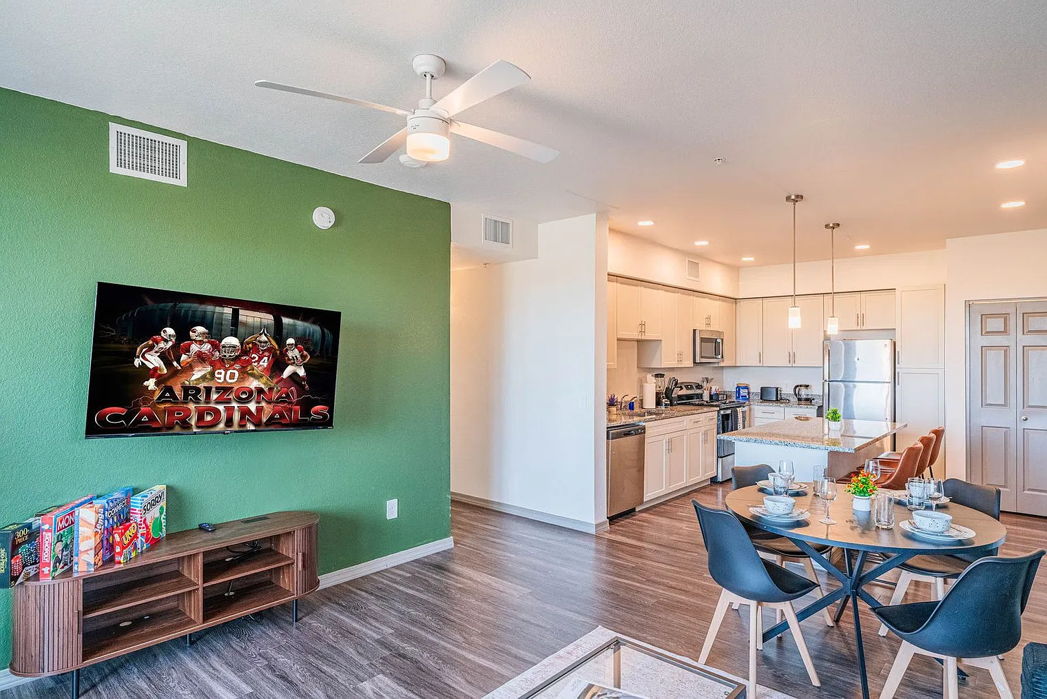 2 bed, 2.0 bath, 1044 sqft, $3,667 — Photo 4