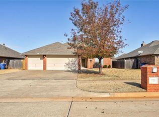 721 E Linden Ln, Mustang, OK 73064