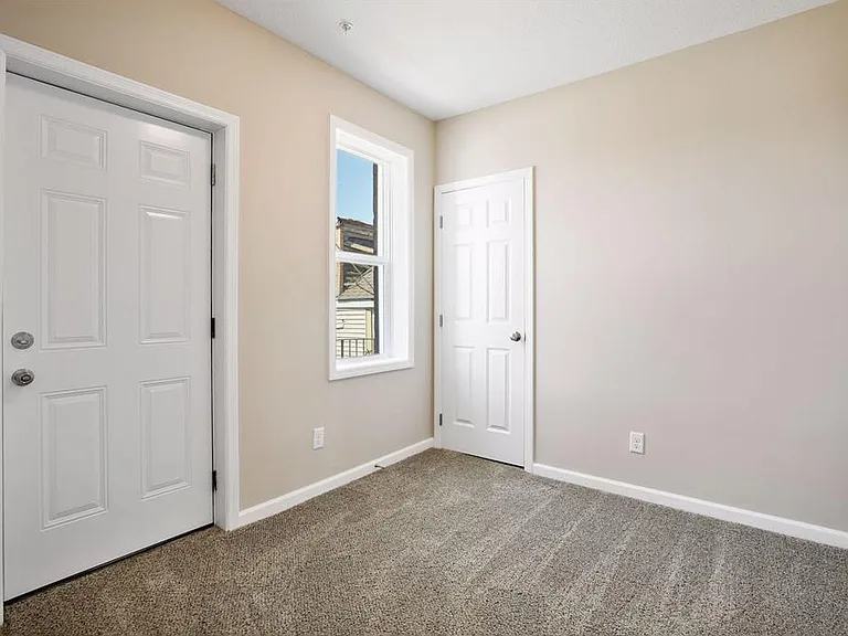 2050 W Broadway Ave — Photo 15