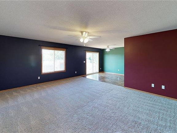 4th image of 600 15th St SE