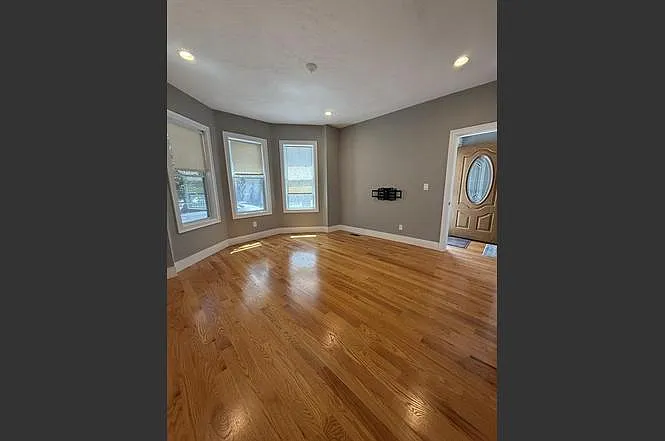 31 Ladd St #31 — Photo 2