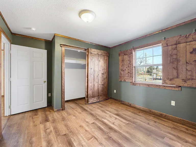 401 S Main St — Photo 16