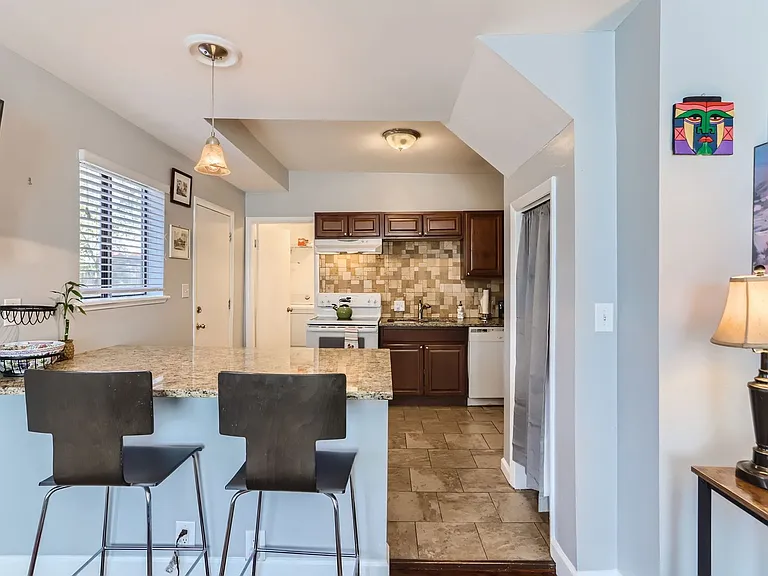 103 E Chester St #A — Photo 8