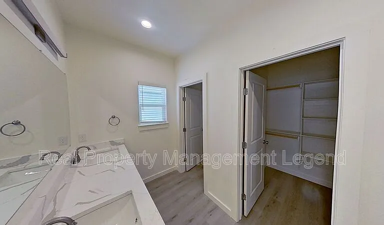 1009 Dubois St — Photo 23