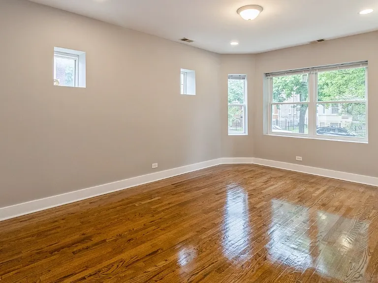 5437 W Monroe St #1 — Photo 4