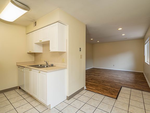 5th image of 310 E 18th Ave APT D