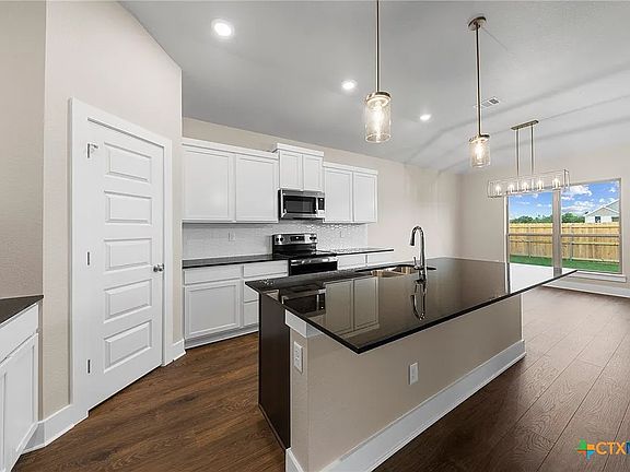 4th image of 920 Campbelton Dr