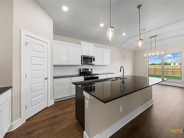 920 Campbelton Dr — Photo 4