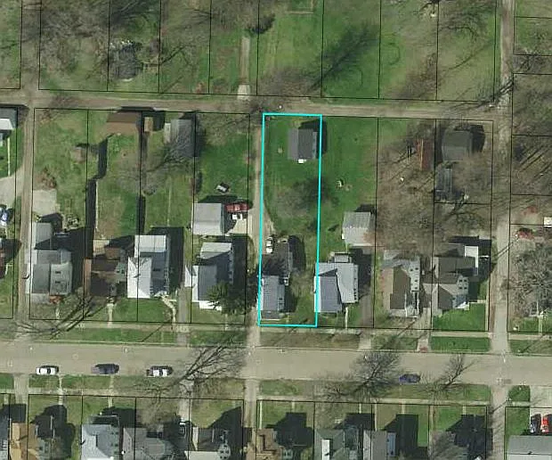 444 Grand St photo 1