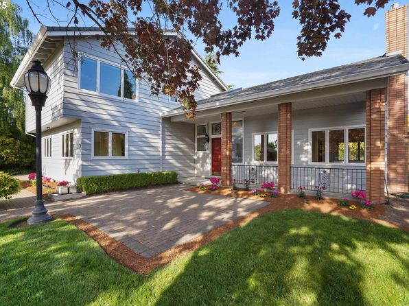 316 McLaughlin Dr, Woodburn, OR 97071