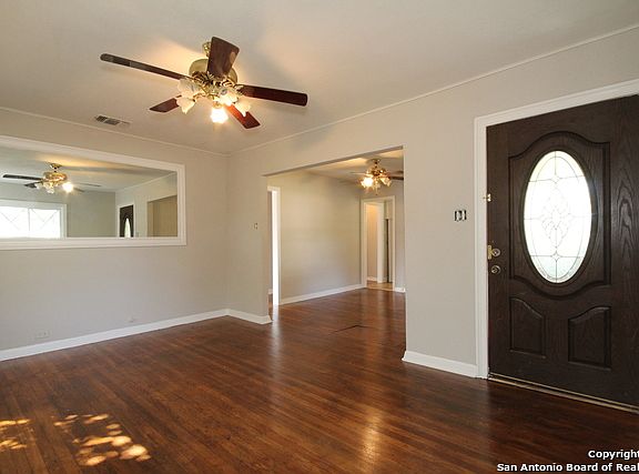 3rd image of 526 W Wildwood