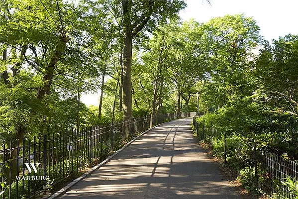 Sold by Warburg | media 33