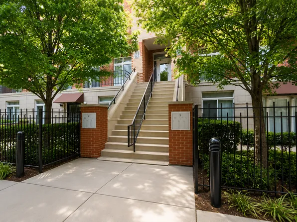 1033 E 46th St APT 403, Chicago, IL 60653