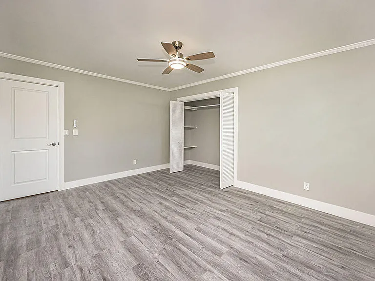 300 Riomar Dr — Photo 34