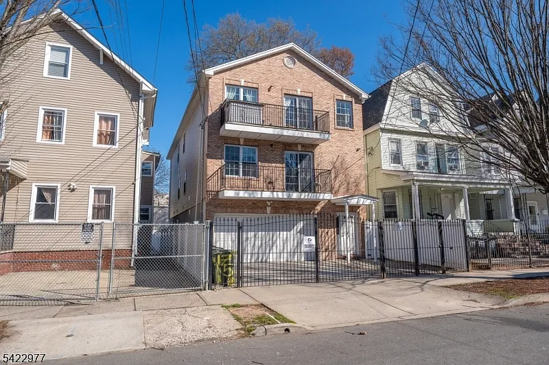 Building Photo - 175 N 7th St