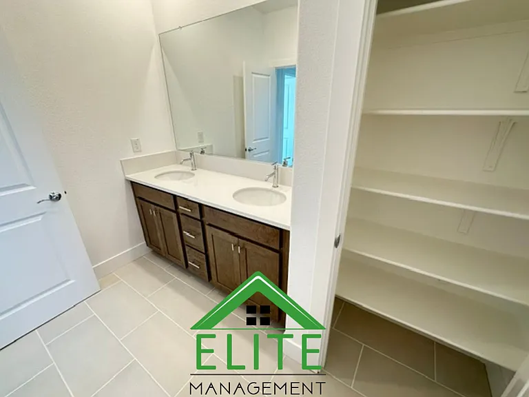 15828 Malibu Dr — Photo 10