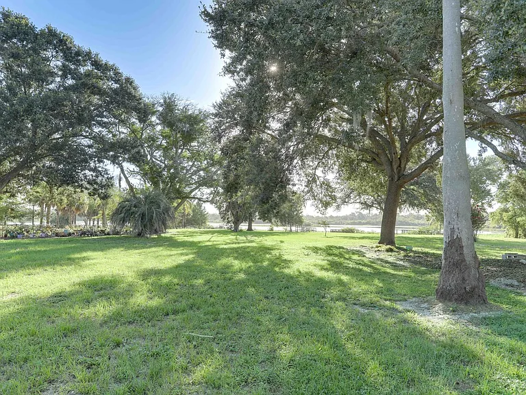 121 S Triplet Lake Dr — Photo 26