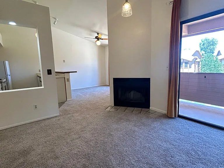 1698 W Wood Bridge Ct — Photo 5