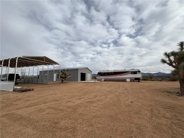 000 S Lone Ranger Road, Yucca, AZ 86438