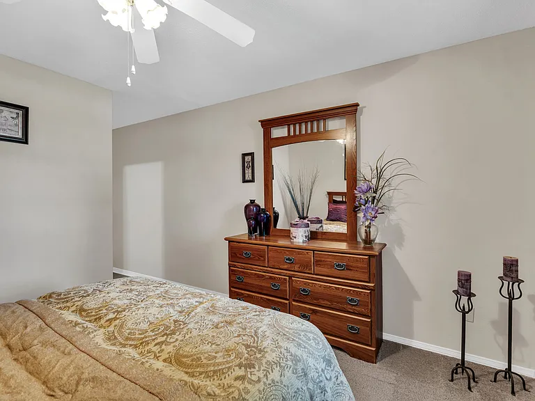 Sunlake Apartments — Photo 11
