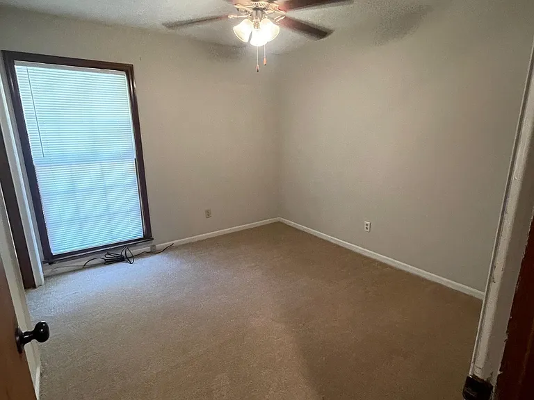 817 Robin Hood Trl — Photo 30