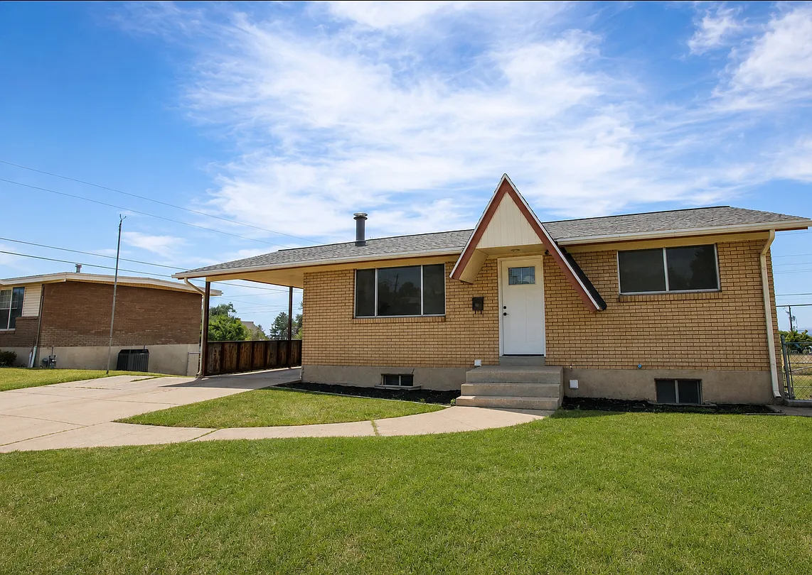 5007 S 2675 W — Photo 1