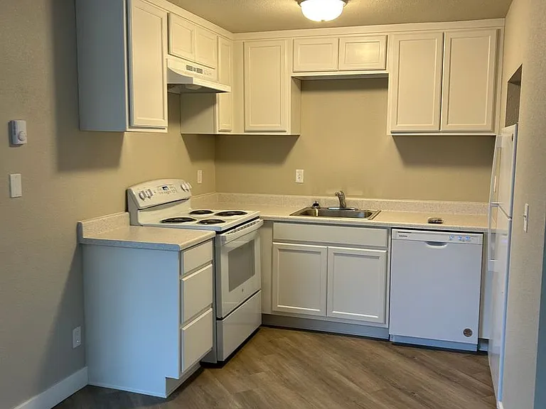315 NW 9th St #6 — Photo 5
