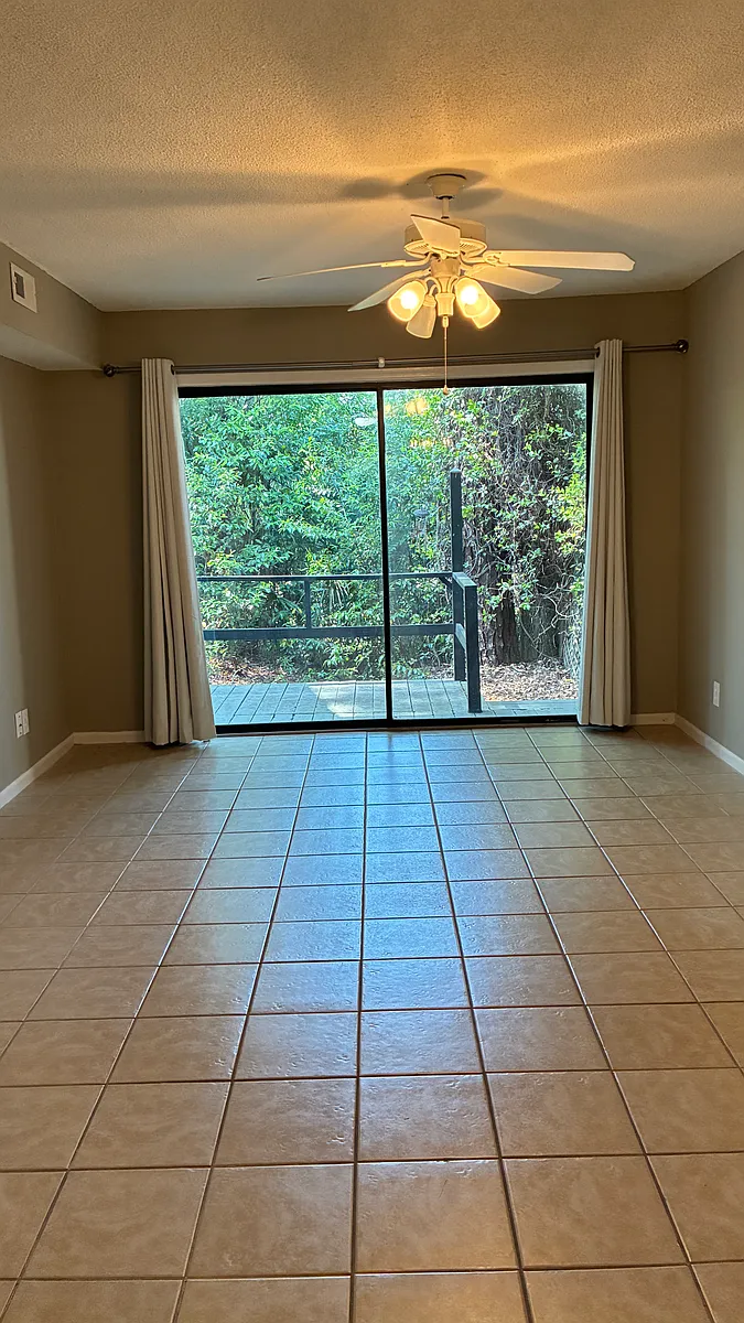 Building Photo - 6507 Hawthorne Ln #9B