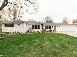 3511 Sigwalt St, Rolling Meadows, IL 60008