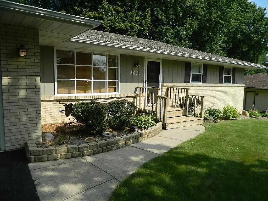 2676 Panorama Dr photo 1