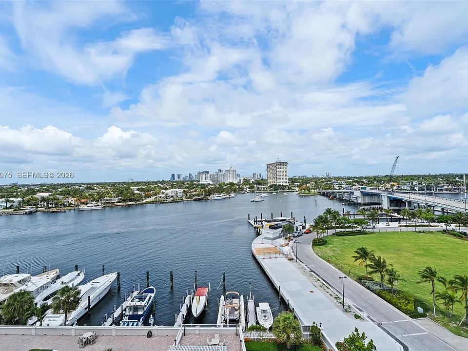 1 Las Olas Cir #809