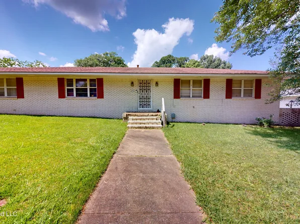 210 Porter St, Senatobia, MS 38668
