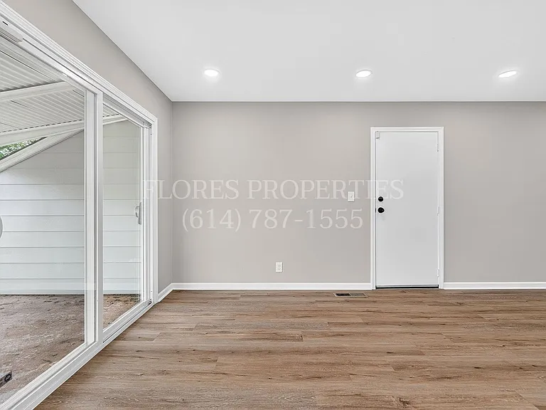 1300 Evaline Dr — Photo 21