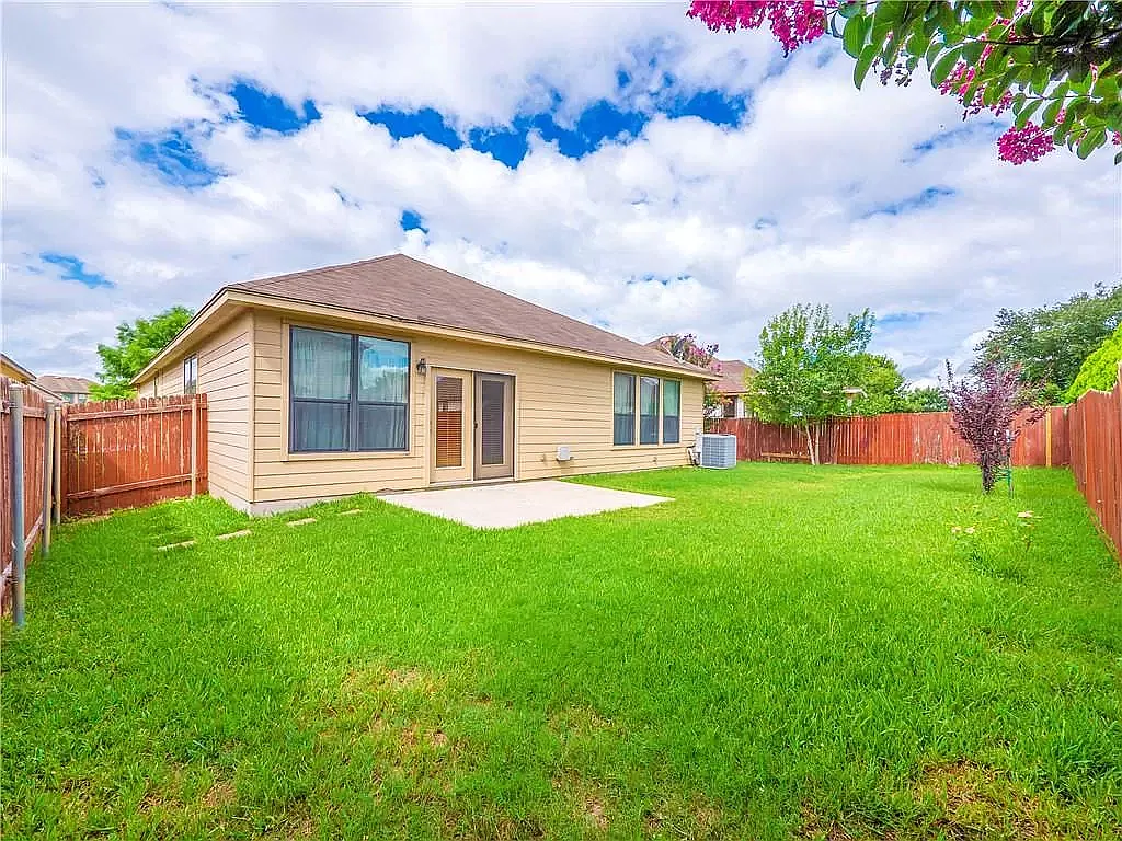 3 bed, 2.5 bath, 2022 sqft, $2,150 — Photo 4