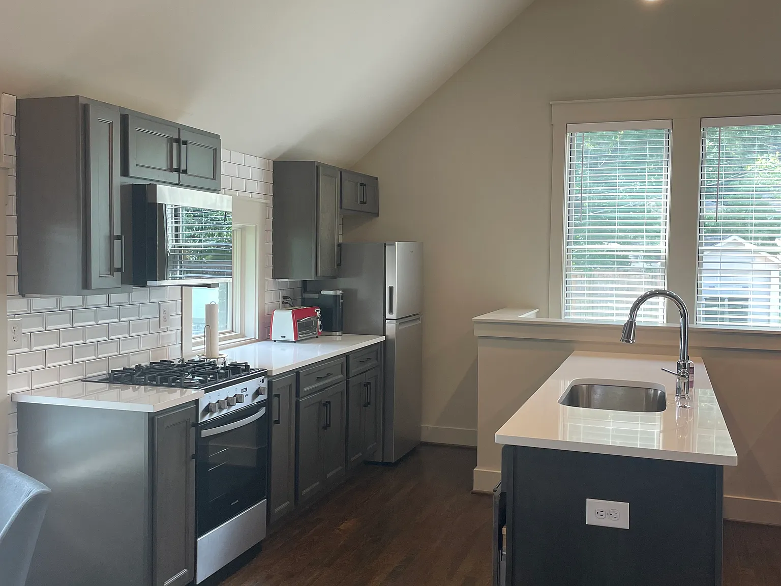 1 bed, 700 sqft, $1,950 — Photo 4