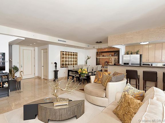 3rd image of 801 Brickell Key Blvd #Penthouse 8