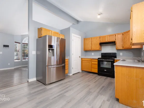 4890 W Calyx Cir S, West Jordan, UT 84081