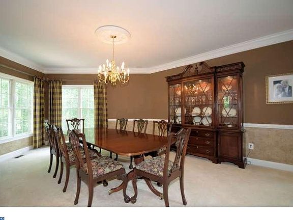 4th image of 435 Shelbourne Ln