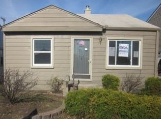 17211 Lowell St, Roseville, MI 48066